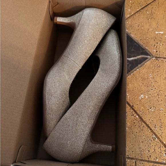 Women’s Size 12 Sparkly Gold Pumps by IDIFU – New, Elegant Party Heels - Picture 4 of 7